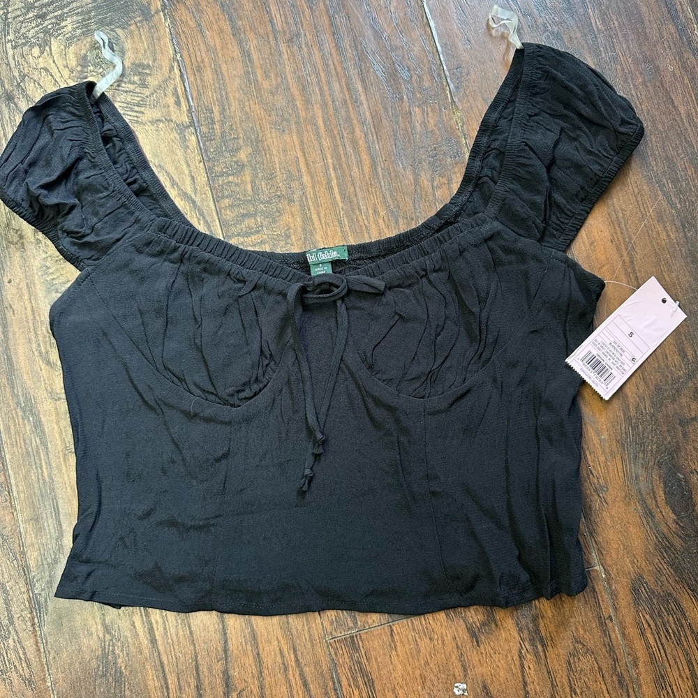 Wild Fable Black Women's Top size S.    <<<<84>>>>